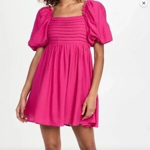 NWT Moon River Fuchsia Puff Sleeve Pleated Dress